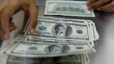 Photo of الدولار يهبط وسط ترقب للتطورات السياسية والاقتصادية الأمريكية