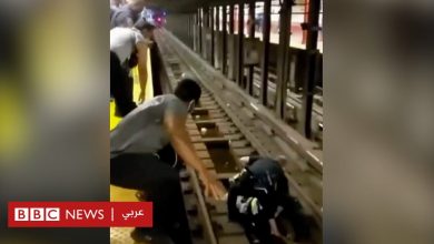 Photo of لحظة إنقاذ رجل فقد وعيه على قضبان مترو نيويورك